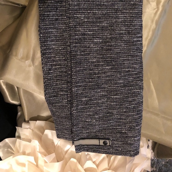 Lululemon Vinyasa Scarf Heathered HerringboneWrap - Picture 2 of 6